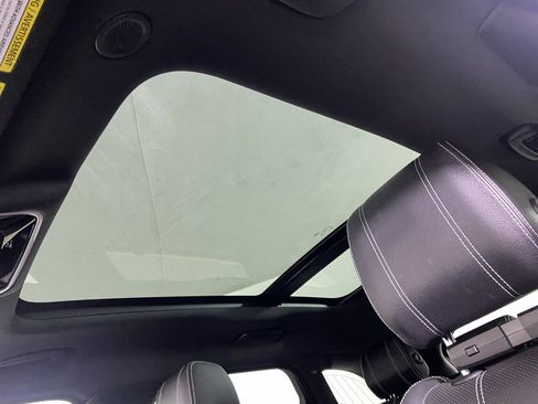 Used 2021 Land Rover Range Rover Velar R-Dynamic S image 25