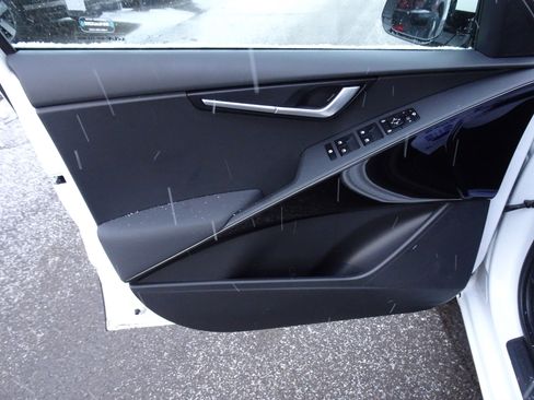 Used 2023 Kia Niro EX Touring image 9