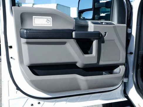 Used 2017 Ford F550 2WD Regular Cab Super Duty image 22