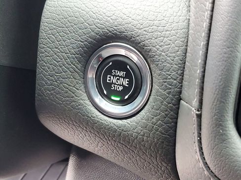 Used 2023 GMC Yukon Denali w/ Denali Reserve Package image 17