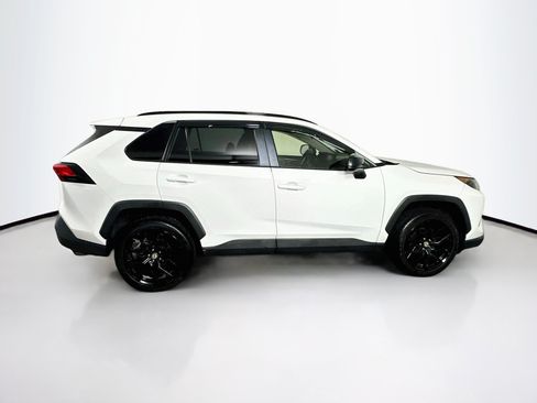 Used 2019 Toyota RAV4 LE FWD image 10
