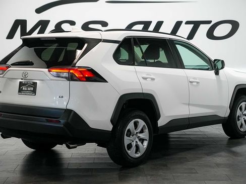 Used 2020 Toyota RAV4 LE FWD image 4