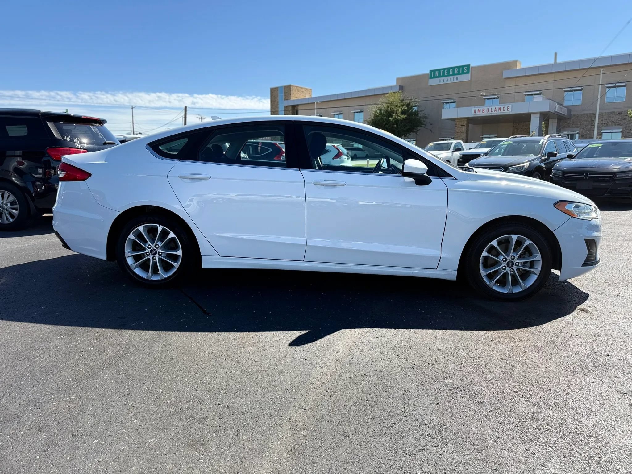 Used 2020 Ford Fusion SE FWD image 2