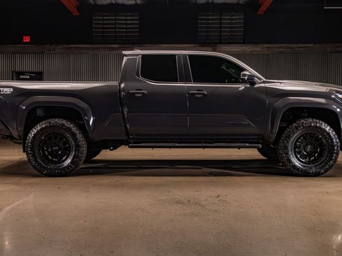 Used 2024 Toyota Tacoma TRD Sport w/ TRD Sport Premium Package AWD/4WD image 11