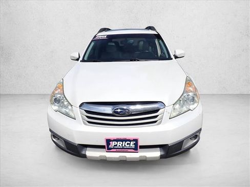 Used 2012 Subaru Outback 3.6R Limited w/ Moonroof Pkg AWD/4WD image 4