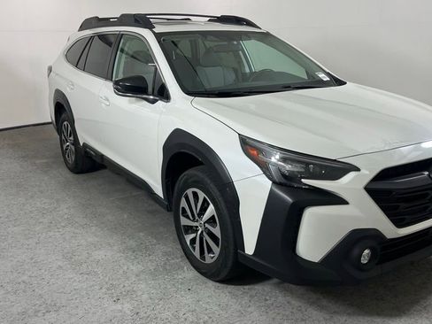 Used 2024 Subaru Outback Premium AWD/4WD image 1