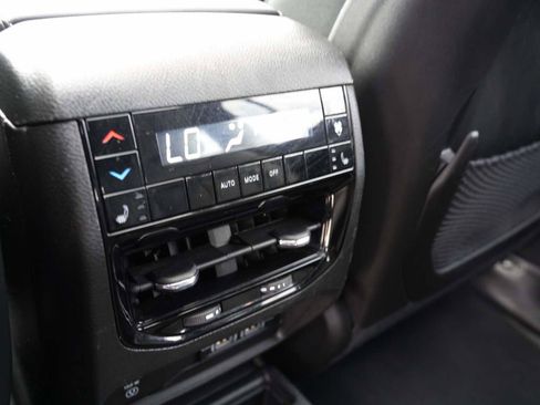 Used 2024 Jeep Grand Cherokee L Limited w/ Luxury Tech Group II RWD image 13