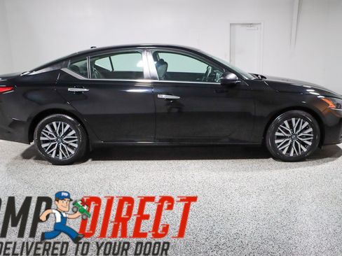Used 2024 Nissan Altima 2.5 SV FWD image 6