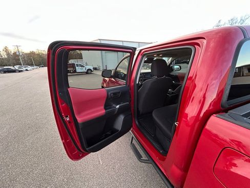 Used 2019 Toyota Tacoma 2WD Double Cab image 12