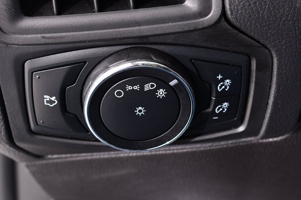 Used 2013 Ford Focus SE w/ SE Winter Pkg FWD image 32