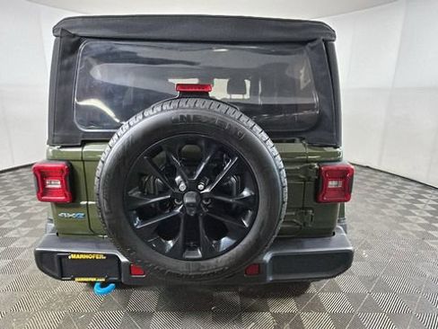 Used 2024 Jeep Wrangler Unlimited Sahara w/ Technology Group AWD/4WD image 4