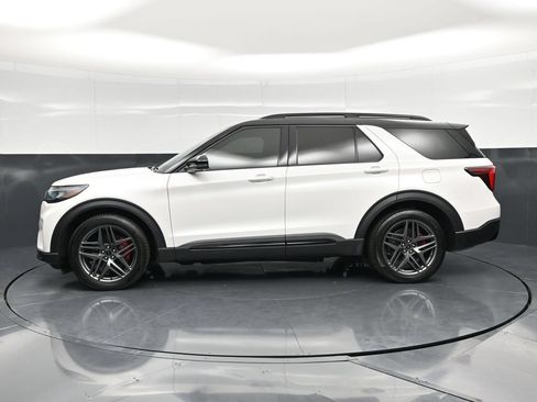 Used 2025 Ford Explorer ST AWD/4WD image 6