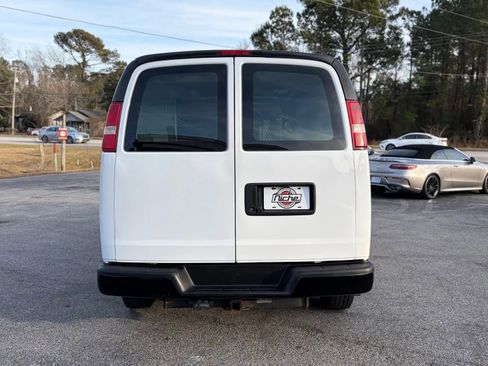 Used 2018 GMC Savana 2500 Extended w/ Enhanced Convenience Package image 5