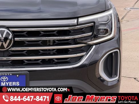 Used 2025 Volkswagen Atlas SE image 4