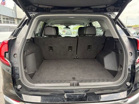 Used 2023 GMC Terrain SLT image 17