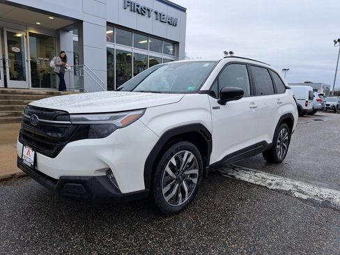 New 2025 Subaru Forester Touring image 2