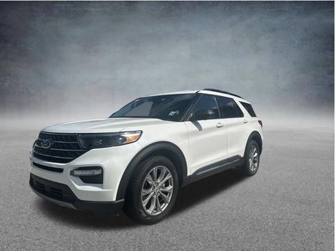 Used 2023 Ford Explorer XLT w/ Equipment Group 202A RWD image 3