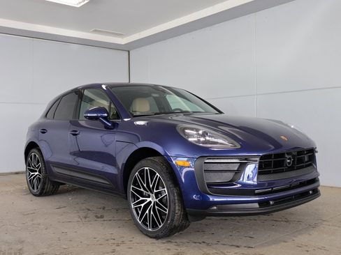 Used 2025 Porsche Macan image 11