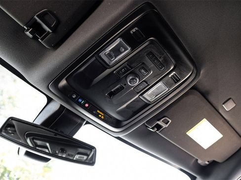 Used 2022 Chevrolet Suburban Premier image 28