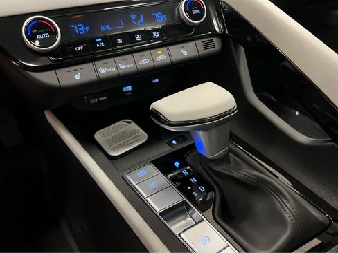 New 2026 Hyundai Elantra Limited FWD image 32