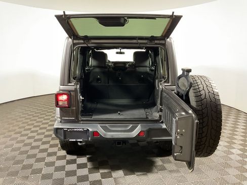 Used 2020 Jeep Wrangler Unlimited Sahara image 13