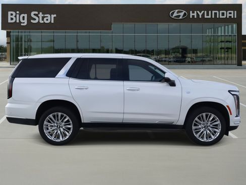 Used 2025 Cadillac Escalade Premium Luxury image 5