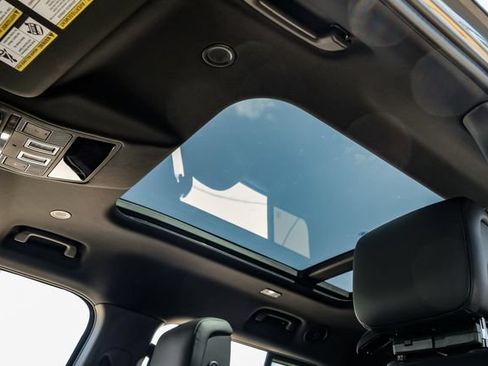 New 2026 Land Rover Defender 130 X-Dynamic SE AWD/4WD image 4