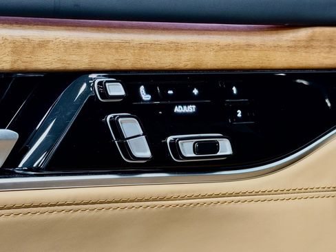 Used 2024 Jeep Grand Wagoneer Series III w/ Flexible Seating Group AWD/4WD image 20