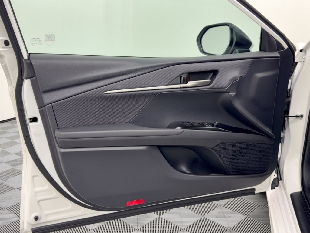 Used 2025 Toyota Camry SE w/ Convenience Package FWD image 14