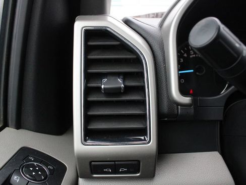 Used 2019 Ford F150 Lariat w/ Equipment Group 502A Luxury AWD/4WD image 8