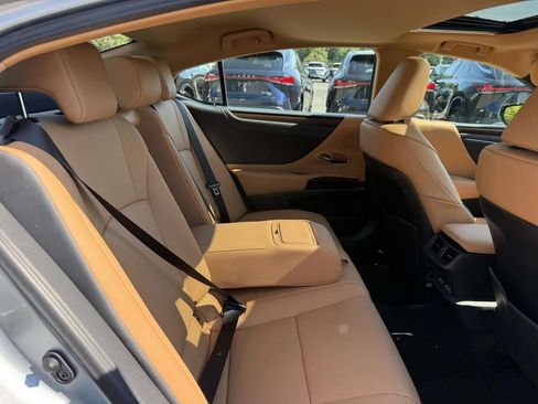 Used 2025 Lexus ES 350 w/ Premium Package FWD image 17