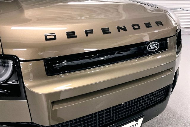 Certified 2026 Land Rover Defender 110 S AWD/4WD image 31