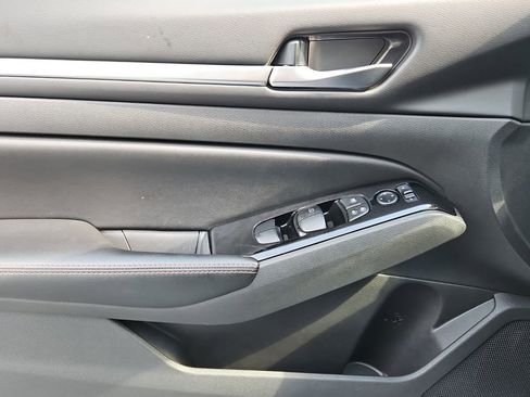 Used 2024 Nissan Altima 2.5 SR image 31