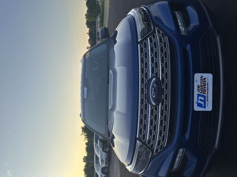 Used 2022 Ford Explorer Limited RWD image 1