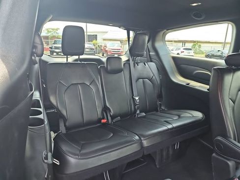 Used 2025 Chrysler Pacifica Select FWD image 37