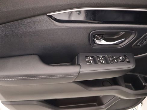 Used 2025 Honda Pilot EX-L image 16
