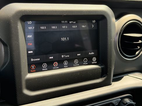 Used 2021 Jeep Wrangler Sport AWD/4WD image 15
