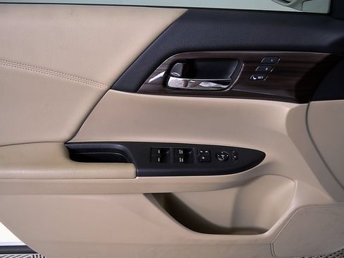 Used 2017 Honda Accord EX-L image 15