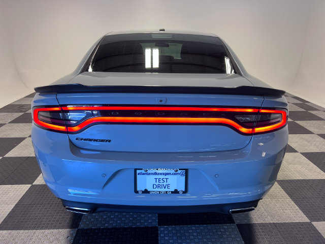Used 2022 Dodge Charger SXT w/ Blacktop Package RWD image 4