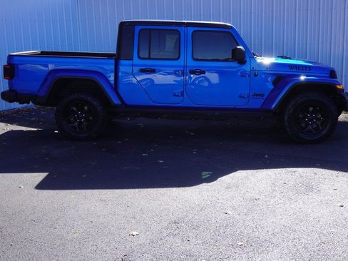 Used 2021 Jeep Gladiator Willys image 2