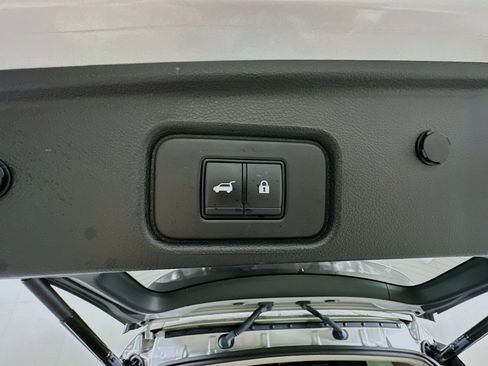 Used 2023 Nissan Pathfinder SL w/ Black Appearance Package image 31