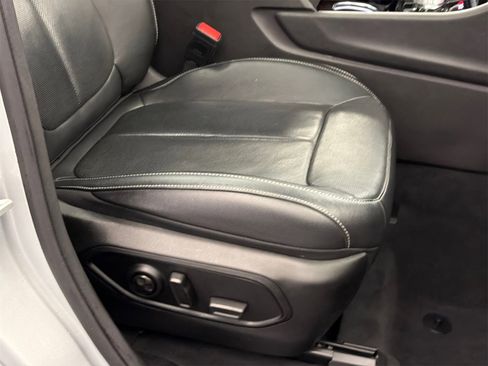 Used 2022 Jeep Grand Cherokee L Limited w/ Luxury Tech Group II image 12