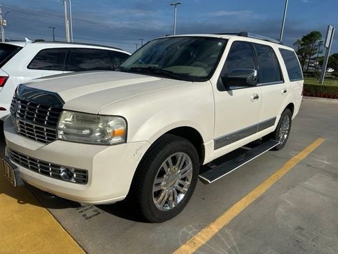 Used 2007 Lincoln Navigator 4WD image 2