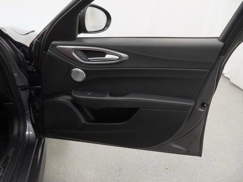 Used 2024 Alfa Romeo Giulia Veloce image 44