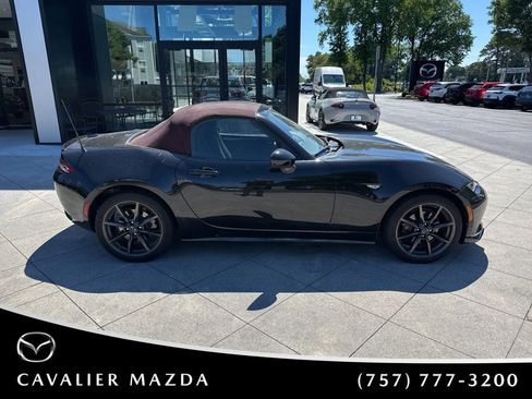 Used 2018 MAZDA MX-5 Miata Club RWD image 4