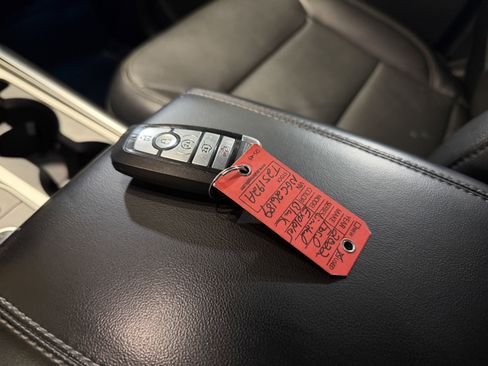 Used 2022 Ford Explorer Limited w/ Limited Technology Package image 17