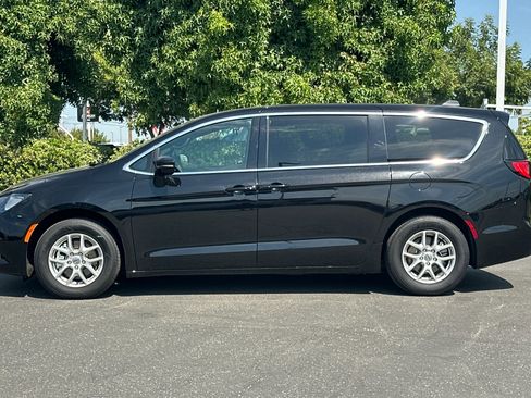New 2025 Chrysler Voyager LX image 7