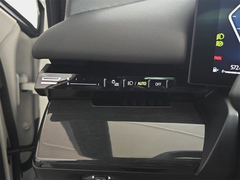 Used 2025 BMW 530i xDrive 530i xDrive w/ Premium Package image 29