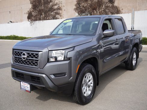 Used 2024 Nissan Frontier SV image 5