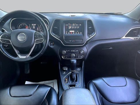 Used 2019 Jeep Cherokee Latitude Plus AWD/4WD image 15